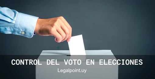 mano poniendo sobre en una urna